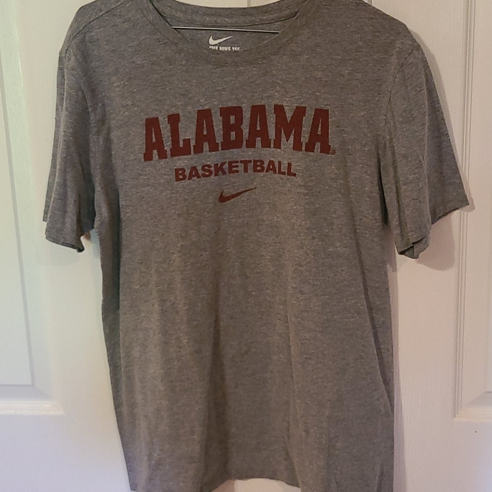 Nike tee shirt size med